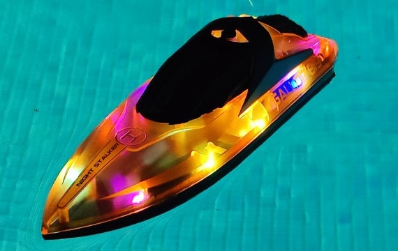 RC LED Rennboote für Pool mieten auf Mallorca